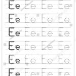Schwarz Weiß, Großbuchstaben Und Kleinkinder Mit Pfeilrichtung Intended For Uppercase And Lowercase Letter Tracing Worksheets